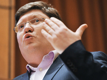 Первый заместитель председателя ФНПР Андрей Исаев. Фото: РИА Новости