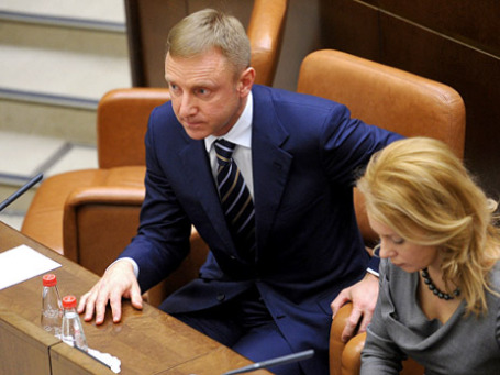 Министр образования и науки РФ Дмитрий Ливанов и заместитель министра образования и науки РФ Наталья Третьяк на заседании Совета Федерации РФ. Фото: РИА Новости