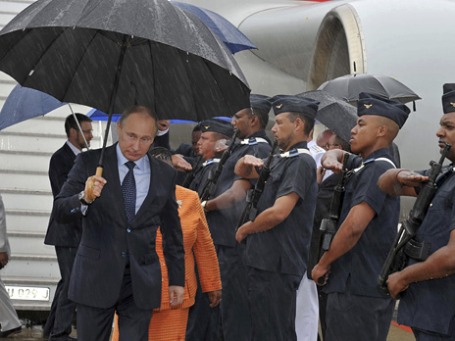 Владимир Путин  в аэропорту Дурбан Король Шака , ЮАР. Фото: Reuters