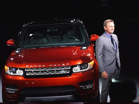 Дэниел Крэйг на автосалоне в Нью-Йорке. Фото: auto.vesti.ru