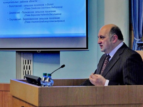 Заместитель губернатора Новгородской области Арнольд Шалмуев. Фото: region.adm.nov.ru