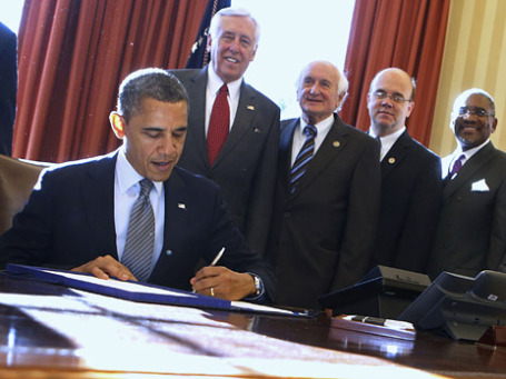 Конгрессмен Джош Макговерн (второй справа) направил президенту США Бараку Обаме (первый слева) расширенный «список Магнитского». Фото: Reuters