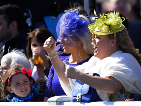 Посетительницы скачек Grand National в Ливерпуле. Фото: Reuters