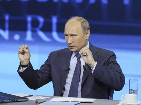 Владимир Путин во время прямой линии. Фото: Reuters