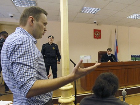 Оппозиционный блогер, адвокат Алексей Навальный в Ленинском районном суде города Кирова. Фото: Reuters