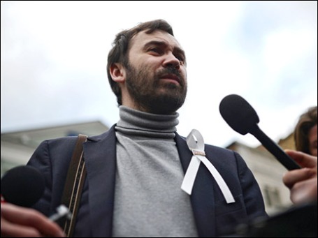 Илья Пономарев, утверждают авторы фильма, был рядом с домом Таргамадзе в Вильнюсе. Фото: РИА Новости