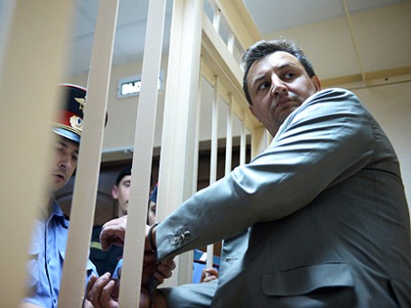 Председатель правления КБ «Росбанк» Владимир Голубков во время рассмотрения ходатайства следствия о его аресте в Пресненском суде Москвы. Фото: РИА Новости
