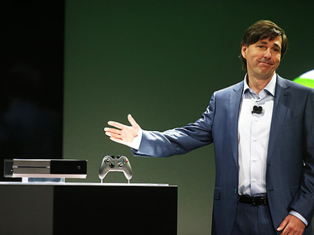 Вице-президент развлекательного подразделения Microsoft Дон Матрик представляет Xbox One, Вашингтон, США. Фото: Reuters
