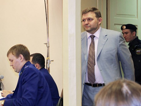 Губернатор Кировской области Никита Белых явился в Ленинский суд Кирова для дачи показаний в рамках дела о хищении имущества «Кировлеса». Фото: РИА Новости
