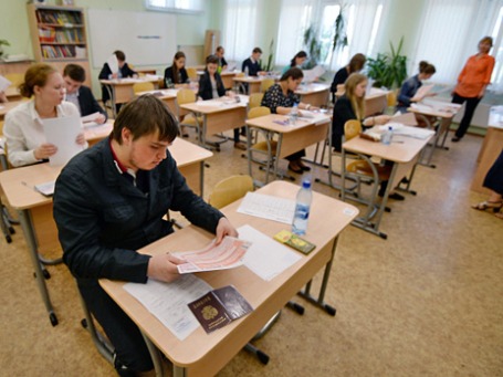 Сдача единого государственного экзамена по математике. Фото: РИА Новости