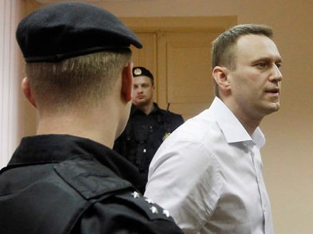 Оппозиционер, блогер Алексей Навальный в Ленинском районном суде города Кирова, где рассматривается дело о хищениях в «Кировлесе». Фото: Reuters