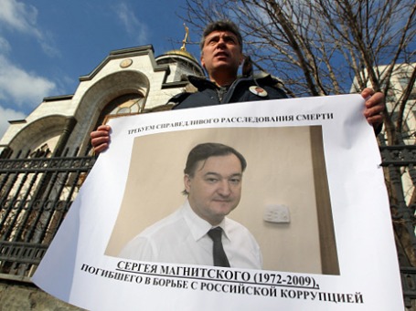 Плакат с изображением Сергея Магнитского во время одиночного пикета против «полицейского произвола». Фото: РИА новости