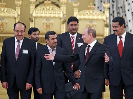 Справа налево: президент Венесуэлы Николас Мадуро, Владимир Путин, президент Ирана Махмуд Ахмадинежад, премьер-министр Ирака Нури аль-Малики на газовом саммите в Кремле. Фото: Reuters