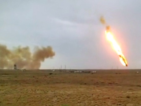 Ракета-носитель «Протон-М» падает после старта с космодрома «Байконур». Фото: РИА Новости