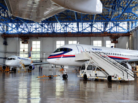 Самолет Sukhoi Superjet 100. Долги производителя самолета превысили $2 млрд.Фото: РИА Новости