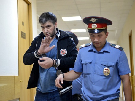 Один из опознанных нападавших Закарья Гаджиев, обвиняемый по делу об избиении депутата госдумы от ЛДПР Романа Худякова. Фото: РИА Новости
