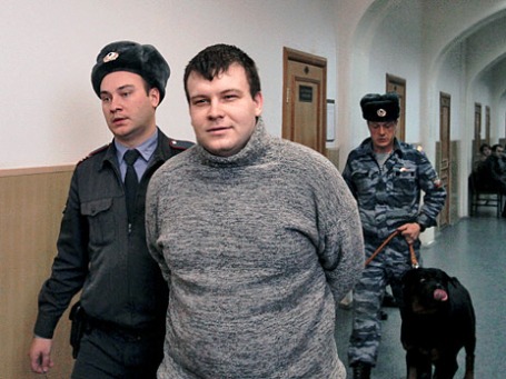 Николай Кавказский (справа на первом плане), обвиняемый в участии в беспорядках на Болотной площади 6 мая 2012 . Фото: РИА Новости