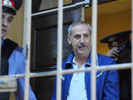 Дон Рафаилов, подозреваемый в организации незаконной миграции иностранных граждан на территории РФ, в здании Тверского суда. Фото: ИТАР-ТАСС