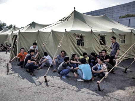 Мигранты во временном палаточном лагере. Фото: РИА Новости