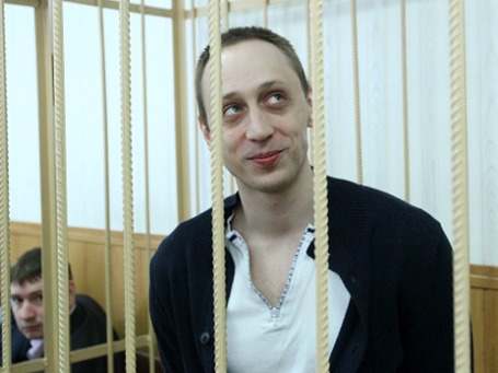 Павел Дмитриченко, обвиняемый в покушении на художественного руководителя балета Большого театра Сергея Филина, в зале Таганского районного суда во время рассмотрения ходатайства о продлении срока его ареста. Фото: РИА Новости