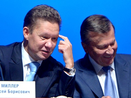 Председатель правления ОАО «Газпром» Алексей Миллер и генеральный директор ООО «Газпром газомоторное топливо» Виктор Зубков (слева направо) во время пресс-конференции, посвященной годовому собранию акционеров. Фото: РИА Новости