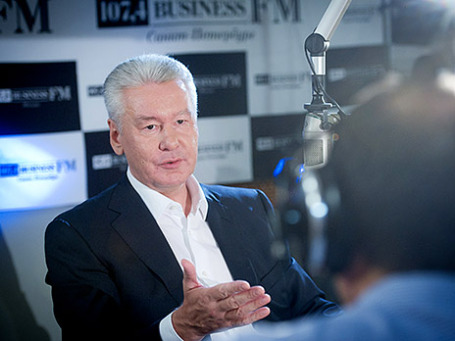 Врио мэра Москвы Сергей Собянин во время интервью на радиостанции Business FM. Фото предоставлено пресс-службой С. Собянина