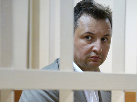 Председатель правления КБ «Росбанк» Владимир Голубков, обвиняемый в совершении коммерческого подкупа в особо крупном размере, во время рассмотрения ходатайства следствия о его аресте в Пресненском суде Москвы. 16 мая 2013 г. Фото: РИА Новости