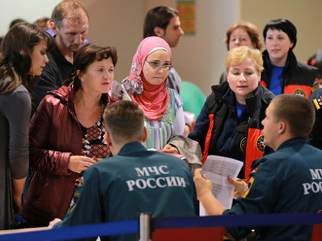 Россияне и граждане СНГ, прилетевшие самолетом МЧС РФ из Сирии, в терминале аэропорта Домодедово. Фото: РИА Новости