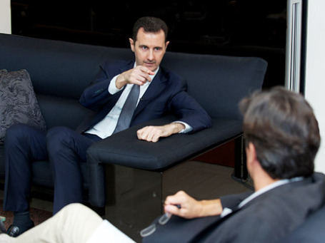 Президент Сирии Башар Асад во время интервью французской газете Le Figaro в Дамаске. Фото: Reuters