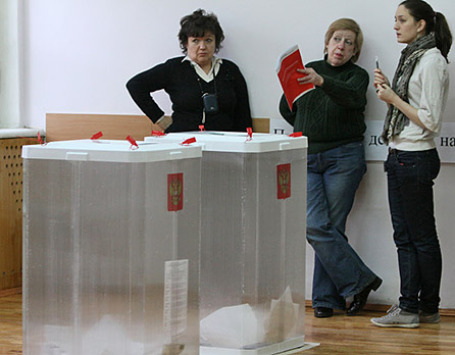 Наблюдатели на избирательном участке в Москве. Фото: РИА Новости
