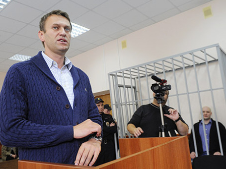 Оппозиционный политик Алексей Навальный на судебном заседании по делу лидера националистической организации «Лига обороны Москвы» Даниила Константинова, обвиняемого в убийстве человека, в Чертановском суде Москвы. Фото: ИТАР-ТАСС