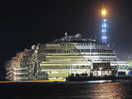 Лайнер Costa Concordia. Фото: Reuters