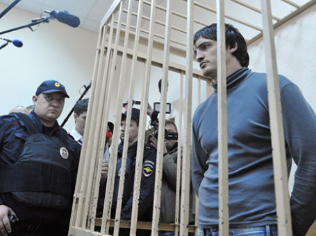 Уроженец Молдавии Илья Чернев, один из обвиняемых в убийстве в ходе дорожного конфликта на Ленинградском проспекте жителя Подмосковья Евгения Корнюхина, в Савеловском суде Москвы, где рассматривается вопрос об избрании ему меры пресечения. Фото: РИА Новости