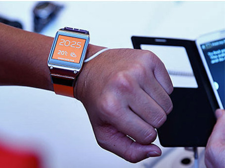 Фаблет Galaxy Note 3 и часы Galaxy Gear. Фото: samsung.com