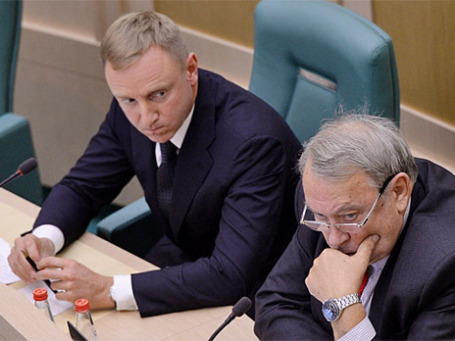 Министр образования и науки РФ Дмитрий Ливанов (слева) и президент РАН Владимир Фортов на первом заседании осенней сессии Совета Федерации Федерального собрания РФ. Фото: РИА Новости
