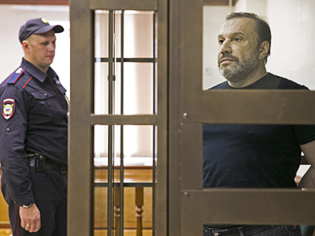 Предприниматель Виктор Батурин, осужденный на 7 лет колонии общего режима за мошенничество, перед началом рассмотрения жалобы на приговор в Мосгорсуде. Фото: ИТАР-ТАСС