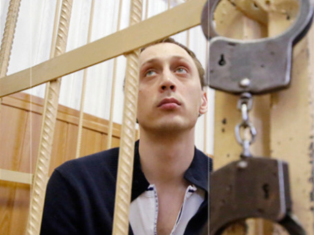 Павел Дмитриченко, подозреваемый в покушении на художественного руководителя балета Большого театра Сергея Филина, в зале Таганского районного суда во время рассмотрения ходатайства о продлении срока его ареста. 8 августа 2013 г. Фото: РИА Новости