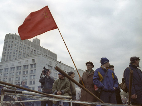 Баррикады у Дома Советов. октябрь 1993 года. Фото: РИА Новости