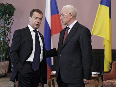 Председатель правительства России Дмитрий Медведев и премьер-министр Украины Николай Азаров (слева направо). Фото: РИА Новости