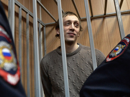 Артист балета Большого Театра Павел Дмитриченко, обвиняемый в организации нападения на художественного руководителя ГАБТ Сергея Филина, в зале заседаний Мещанского районного суда Москвы. Фото: РИА Новости