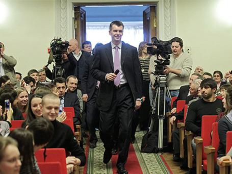 Михаил Прохоров во время посещения Финансового университета при правительстве РФ. Фото: ИТАР-ТАСС