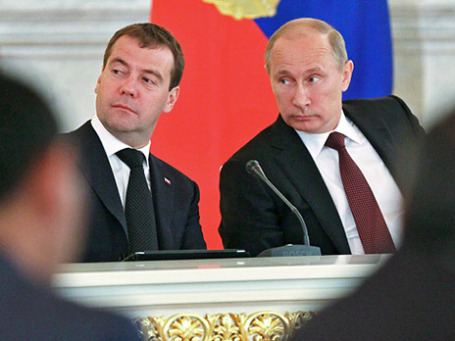 Президент России Владимир Путин (справа) и председатель правительства РФ Дмитрий Медведев. Фото: РИА Новости