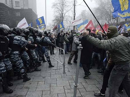 Столкновения с милицией во время митинга в поддержку вступления Украины в ЕС. Фото: Reuters
