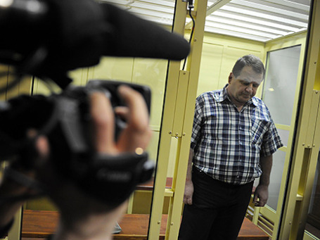 Сергей Кабалов, обвиняемый в покушении на угон самолета и избиении бортпроводника, во время рассмотрения уголовного дела в отношении него в Московском областном суде 13 ноября 2013г. Фото: ИТАР-ТАСС