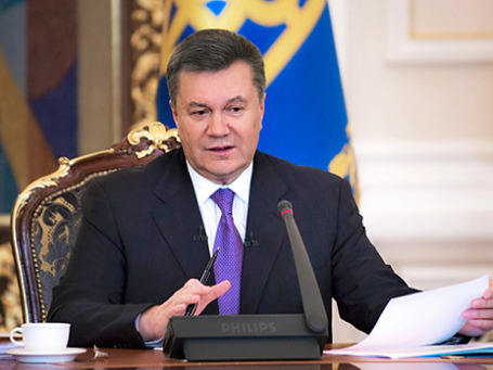 Президент Украины Виктор Янукович во время интервью представителям украинских СМИ. Фото: РИА Новости
