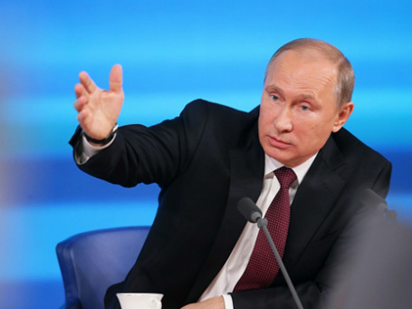 Президент России Владимир Путин отвечает на вопросы журналистов на большой ежегодной пресс-конференции в Центре международной торговли на Красной Пресне. Фото: РИА Новости