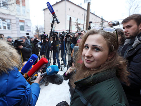 Участница панк-группы Pussy Riot Мария Алехина, освобожденная по амнистии из нижегородской колонии, в Нижнем Новгороде. Фото: Reuters