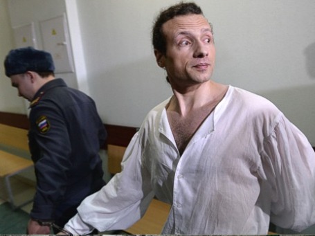 Илья Фарбер в Московском районном суде Твери после рассмотрения ходатайства об условно-досрочном освобождении. Фото: РИА Новости