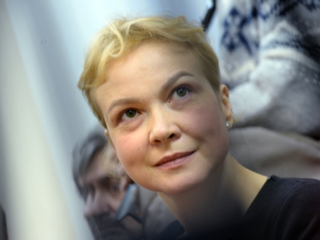 Бывший шеф-редактор «Ура.ру» Аксана Панова в здании Ленинского районного суда Екатеринбурга. Фото: РИА Новости