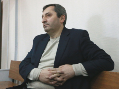 Вице-премьер Дагестана Магомедгусен Насрутдинов, задержанный за мошенничество, доставлен в суд для предъявления обвинения и избрания меры пресечения. Фото: РИА Новости